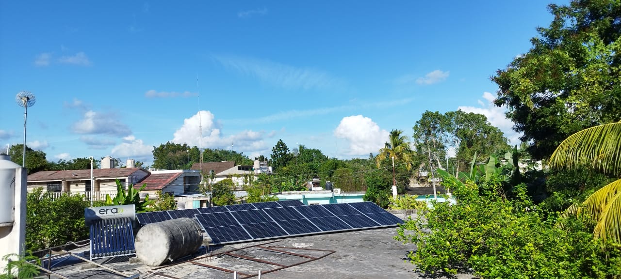 Instalación de paneles solares en Coyoacán, CDMX